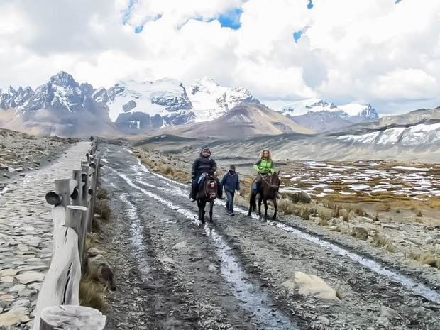 PerutravelsBlog's tweet photo. One of the most beautiful treks in #Huaraz (Ancash department) is the one that takes us to the Pastoruri snow-capped mountain (5,420 meters above sea level) 🏔️🚶‍♂️A real adventure!! #Travels #Peru #Travelblogger #Hikking https://t.co/aH7RJdzt8j https://t.co/oPQ8hEzCHn