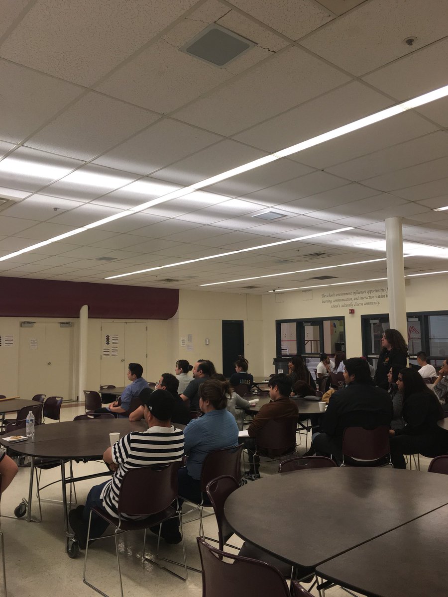 mvhsbruins's tweet photo. Latino Parent Night is an Β‘βΓxitoβ! (Success) Muchas Gracias por su asistencia. #ViewinYou https://t.co/h4wdvbOBSK