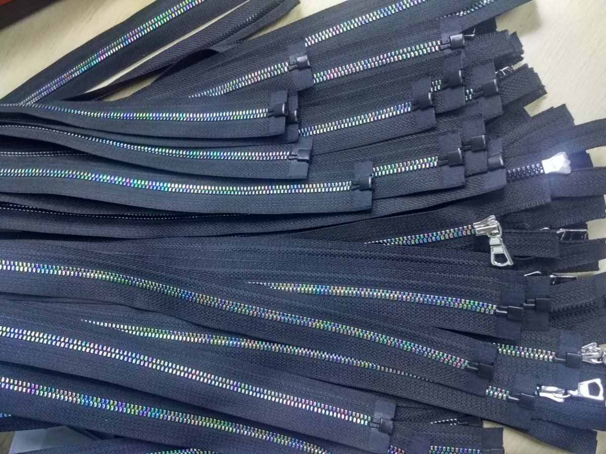 joe_yin8's tweet image. 5# IRIDESCENT MULTICOLOR PLASTIC SEPARATOR ZIPPER ,NICKEL AUTO LOCK SLIDER. BLACK TAPE