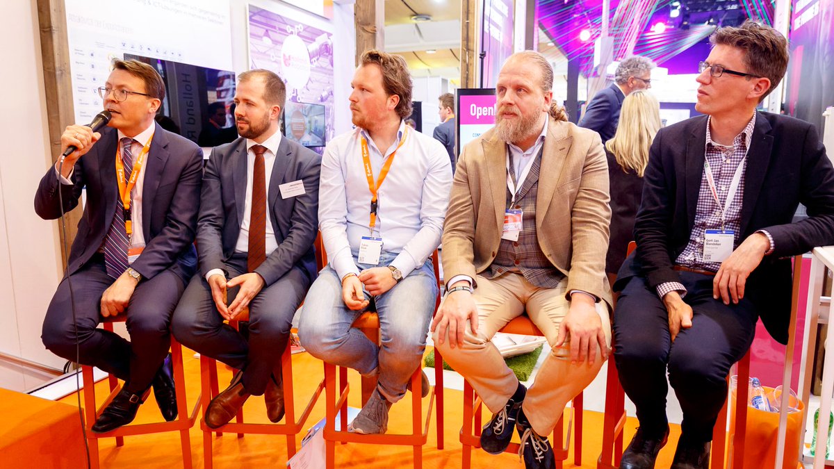 JP_Doomernik's tweet photo. Sharing thought and insight on the disruptiveness of blockchain on the @NLHannoverMesse as part of the @RVO_Nederland trademission. (@NLdigitaldelta ) #hnmcreate18 #dutchruption #HM18 https://t.co/IReyMaq4fB