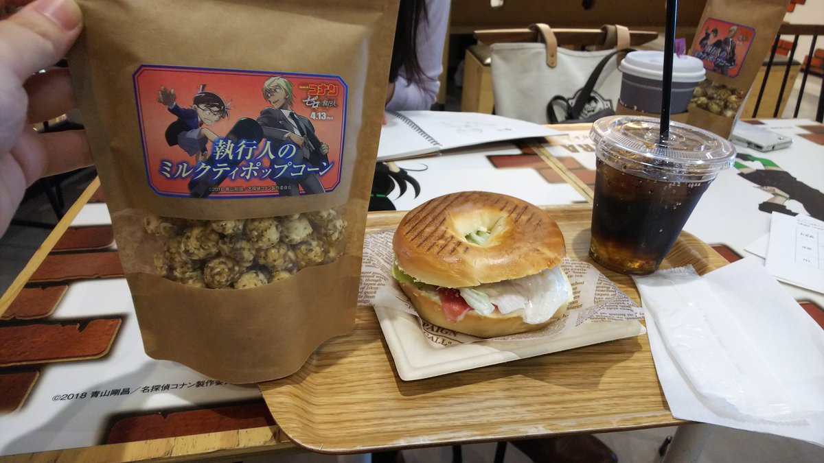 劇場版名探偵コナン 公式 新宿バルト9で開催中の ゼロの執行人 映画公開記念カフェは4月27日 金 まで 安室さんをイメージしたゼロ型ベーグルやゼロカロリードリンクはココでしか召し上がれませんよ 是非 遊びに行ってみてください ゼロコナン