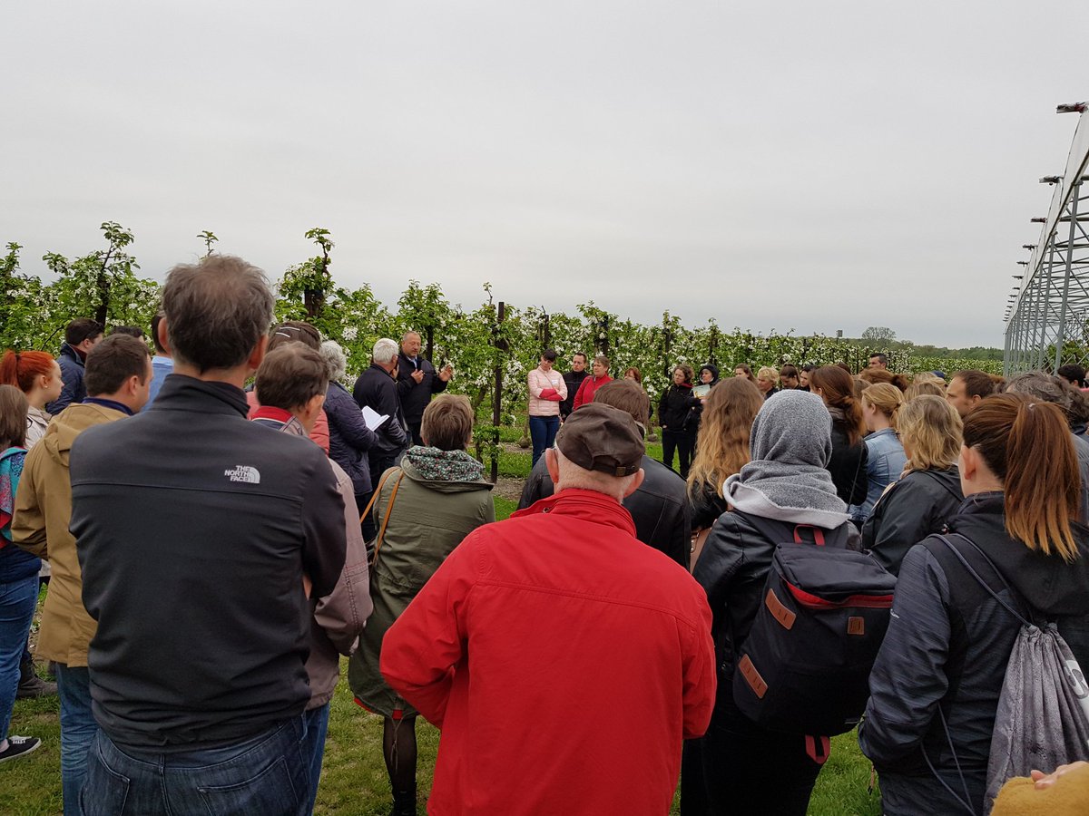 Inspiration tour <a href="/shortfoodchain/">COREnet</a>, appelenroes.be opened 2 shops with only apple, pears and juice nearby consumers very succesful