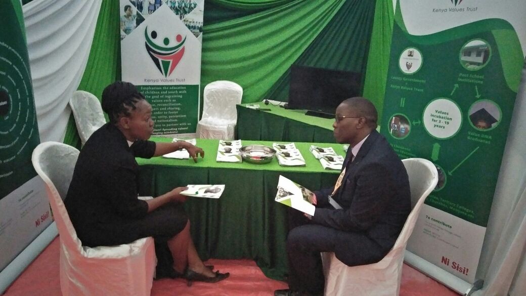 kenyavaluesT's tweet photo. We are at the #DevCon2018 visit our stand and get to know more about how we can Grow values! Spread values! Change mindsets! With @EuniceWanjiku1 https://t.co/WDzuecPlc6