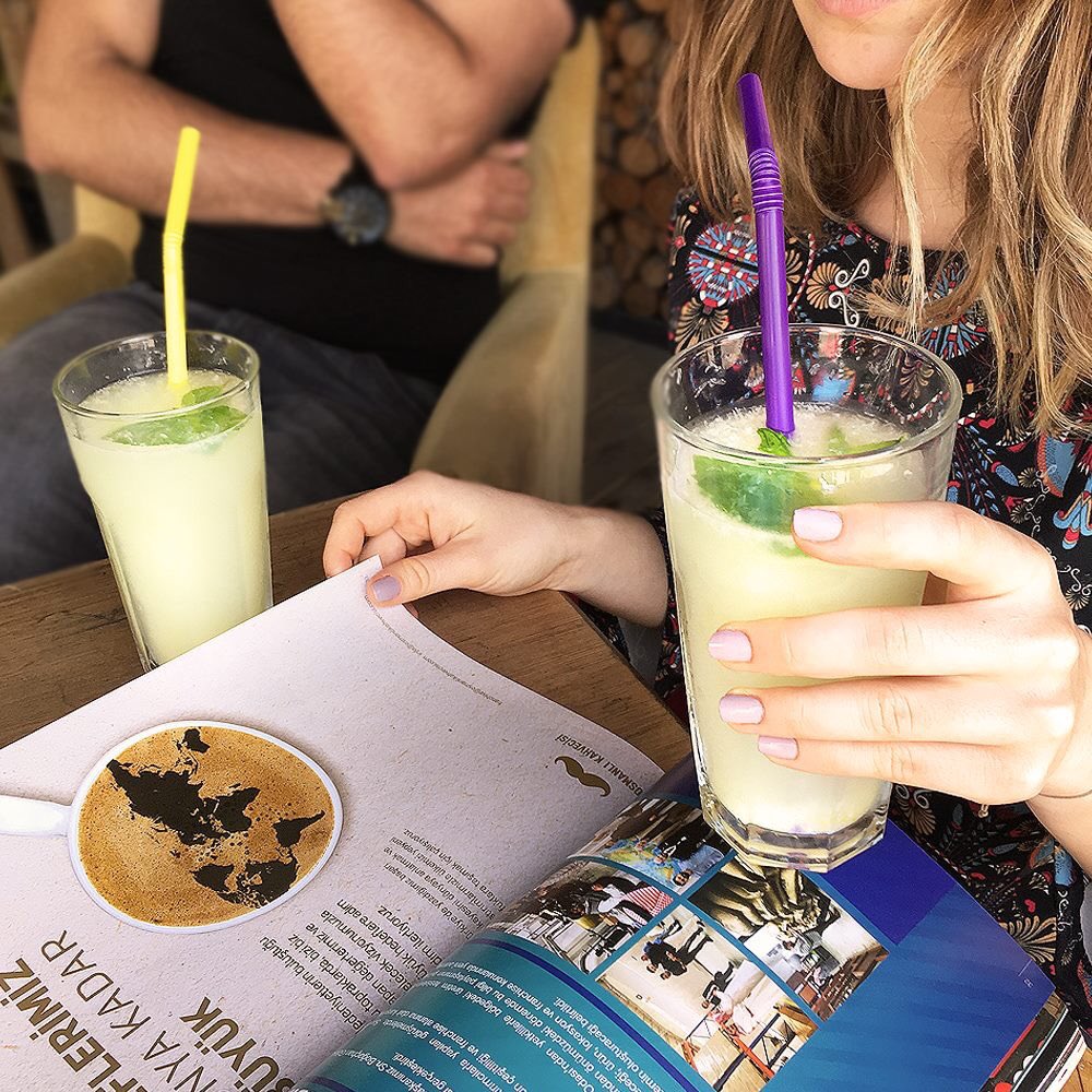 Isınan havalarda iç ferahlatan ev yapımı #limonata gibisi yok! Serinliğin habercisi, C vitamini bombası limonata sıcak havaların gelmesiyle masalarda yerini almaya başladı bile. 😋🍋☀️

#osmanlikahvecisi #osmanlikahvecisiuskudar #lemonade #yummy