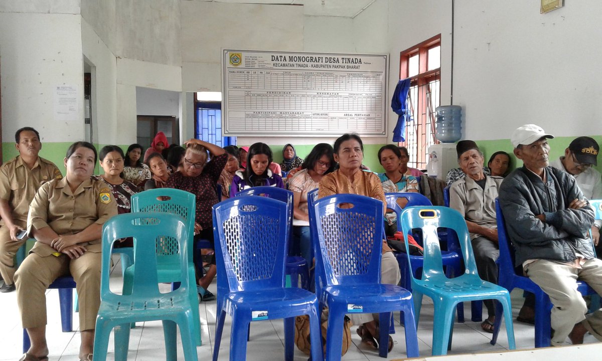 Bersama Camat, Bhabinkamtibmas dan Pendamping Desa, Fasilitasi Pra Pelaksanaan Pembangunan Desa Tinada, 24-4-2018
#MulaiDariDesa
<a href="/EkoSandjojo/">Eko P. Sandjojo</a> 
<a href="/taufikmadjid71/">IG : taufik.madjid</a> 
<a href="/SatgasDanaDesa/">SATGAS DANA DESA</a> 
<a href="/TPPISUMUT/">TPP SUMUT</a> 
<a href="/diskominfo_pb/">Diskominfo PB</a>