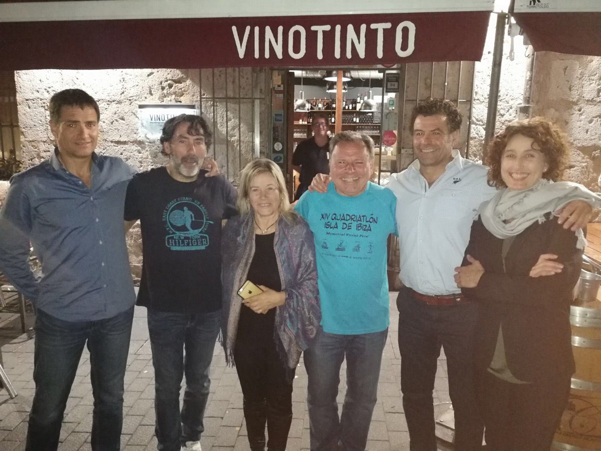 El Quadriatlon isla de Ibiza se presento este fin de semana en el restaurante Vino Tintoen Valladolid. Por aqui os dejamos una foto.