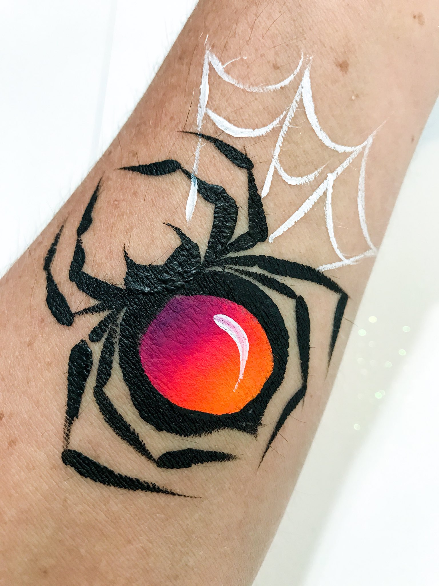Maria Mitchell - Lets Paint on X: "Easy spider face paint. See tutorial  here: https://t.co/hTRQ6e9shO #facepainting #spiders #facepaintingfun  #learntofacepaint #facepaintingtutorial #boysfacepainting  https://t.co/tqimabETPj" / X