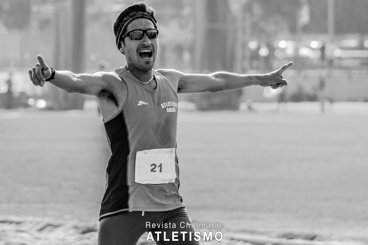 atletismocl's tweet photo. Víctor Aravena logra triunfal regreso a las pistas consagrándose como el Campeón Nacional de 5.000m con 13:47.9
@vitoco_aravena
@MindepChile @INDChileOficial
#atletismo #sport #running #instasantiago #conce #ChileCompite #santiagodechile #concepcion #chile #santiago #5k #running https://t.co/p8PaOFZ5Lo