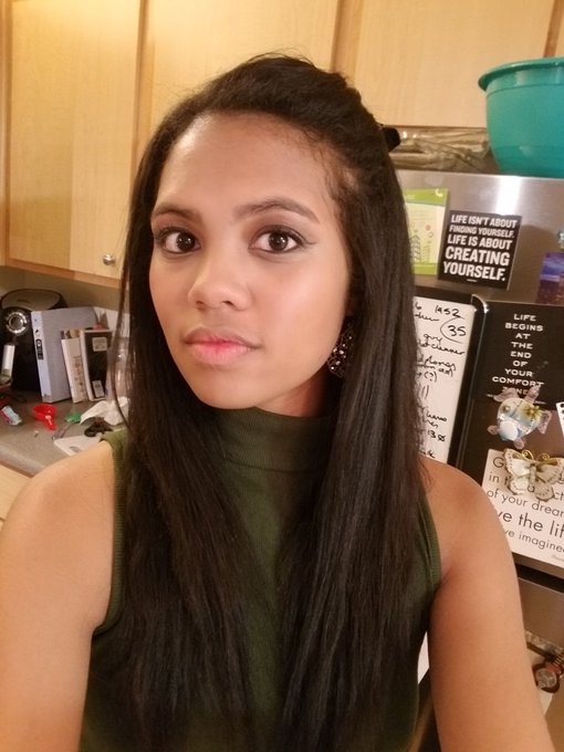 Oh you know...just uh, decided to wear a turtleneck in my kitchen today XD https://t.co/zHmKyxv6DR<a href="/tag/legday"class="tags"><span>#legday</span></a><a href="/tag/workout"class="tags"><span>#workout</span></a><a href="/tag/hiking"class="tags"><span>#hiking</span></a><a href="/tag/workoutmotivation"class="tags"><span>#workoutmotivation</span></a>
