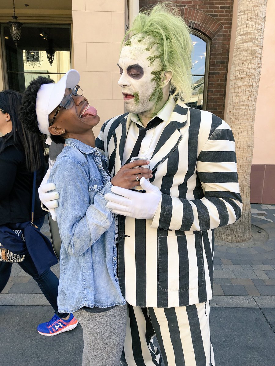 MeThai_dUP's tweet photo. Mr. &amp; Mrs. Beetlejuice. 💦 https://t.co/SqAxg4u1pd