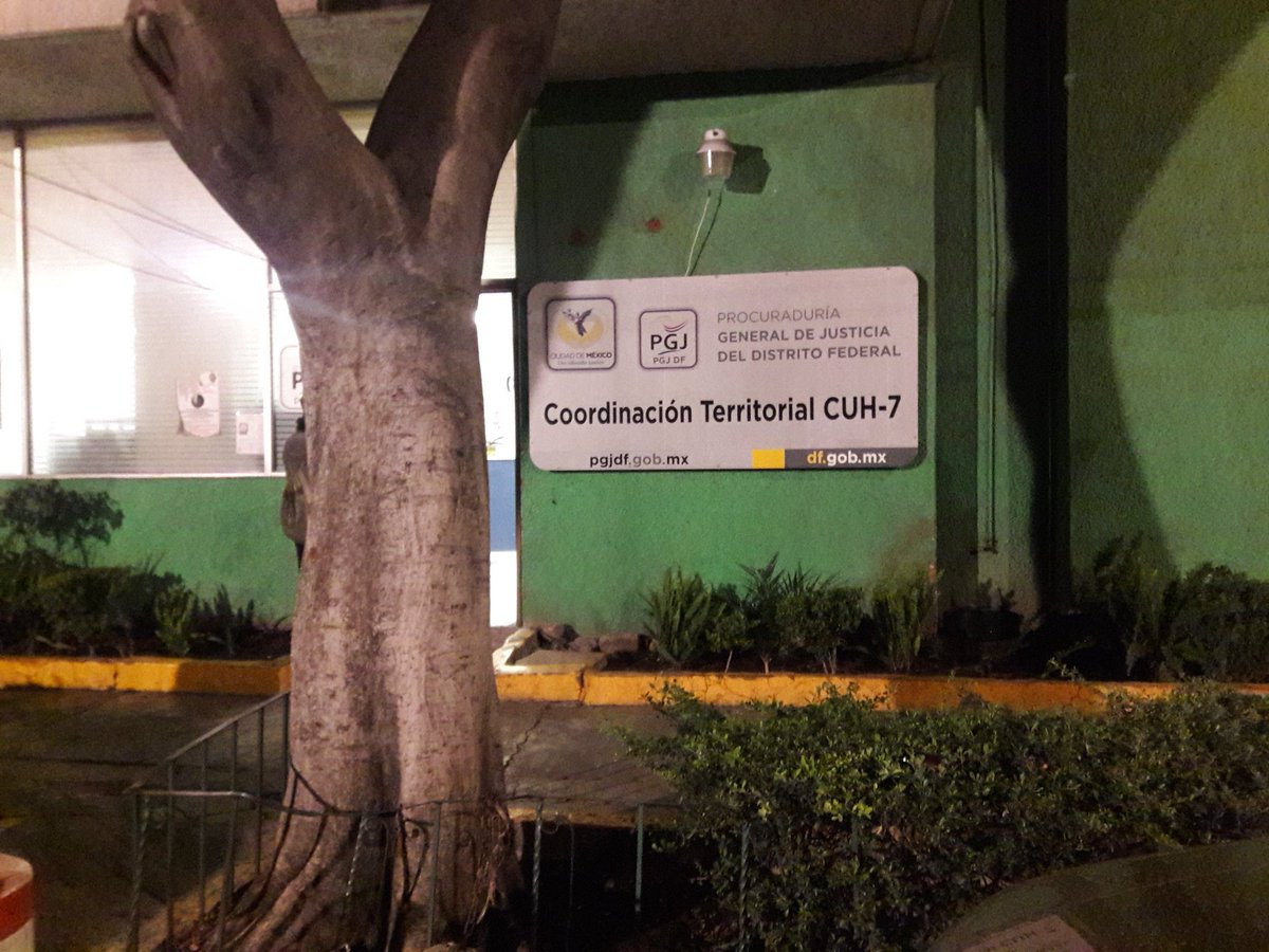 Gente06140's tweet photo. #HORROR
A iniciar el #Calvario de presentar denuncia por robo (de autoparte) en el MP de Cuauhtémoc 7 @PGJDF_CDMX

Primero. Pésima actitud de la secretaria, literal:
-Vamos a tardar bastante en atenderlo. Valla a sacar copia de su identificación.
@Garrido_PGJCDMX
@ContraloriaCDMX https://t.co/ZjTqfQk7ux