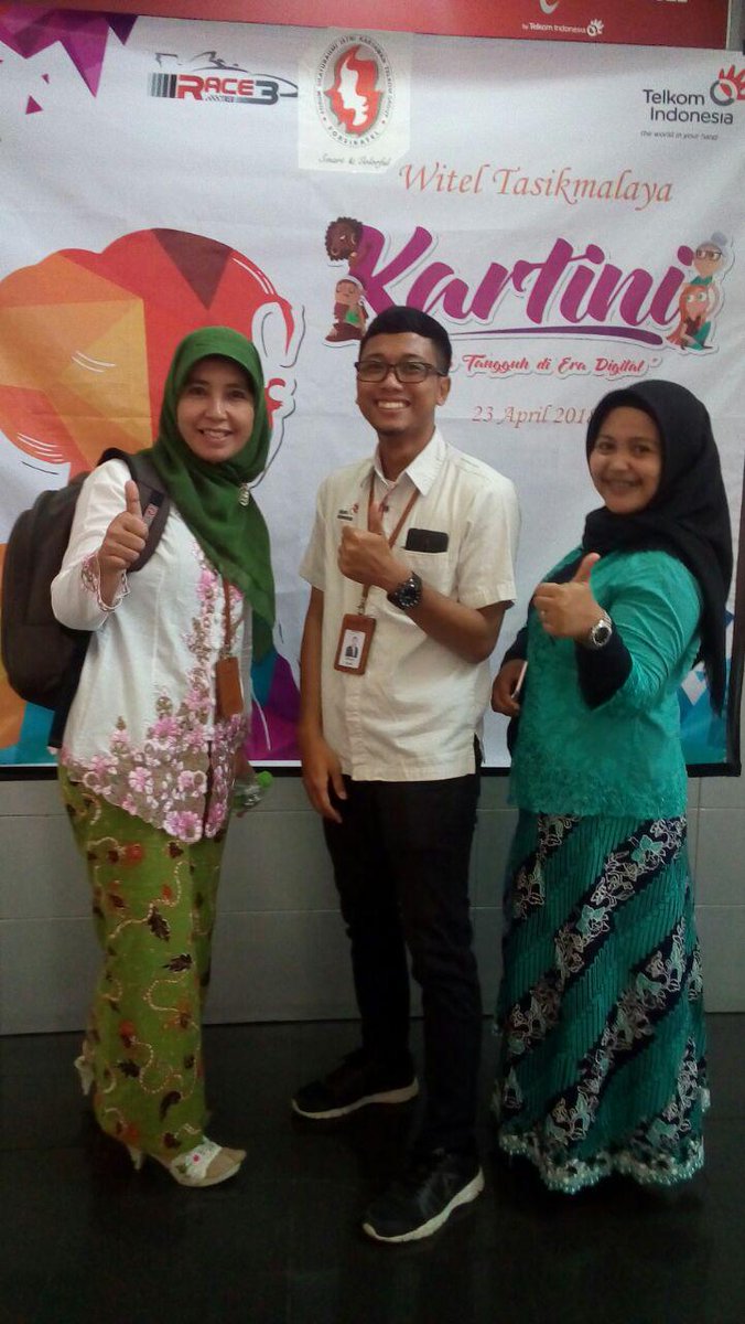 mulyakah's tweet photo. Bersama Gen Y Telkom di Hari Kartini 2018,  haha kelihatan abis kerja bawa ransel segala #kipasbudayaRACE, #LivingTheTelkomWayTR3, #TelkomTA6A6 https://t.co/Cpg9yCaTYH