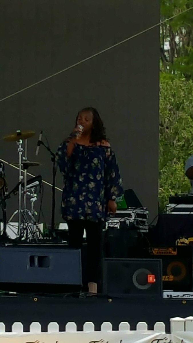 SonniSings's tweet photo. Saturday, in addition to singing for my beloved @TBLightning I was also afforded the opportunity to sing for 2 other amazing events! @UltimateMedical Academy graduation at #USFSundome AND #FlavorofTampaBay Music & Arts Festival at #ChevalGolfandAthleticClub
#ISing https://t.co/OK6IGkUvXn