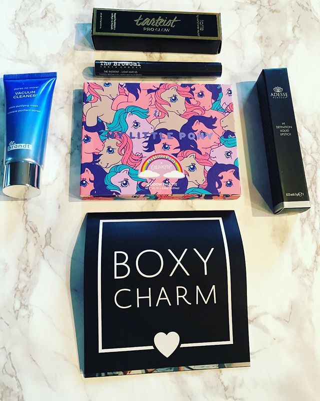 makeupbeanmua's tweet photo. This months @boxycharm for April is #boxycandy the Total for this box is : Msrp $138.99
@tartecosmetics #tartiestproglowliquidhighlighter #tartecandy
@colourpopcosmetics #mylittleponypalette #colorpopxmylittlepony #colourpopcandy
@drbrandt #poresnomo⦠https://t.co/Xf2hHJ9TUm https://t.co/ERQBe75n5v