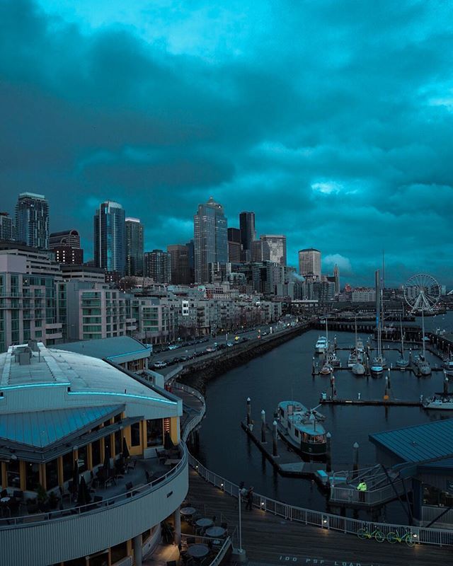 AustinBlake_3's tweet image. Sleepless in the 6 makes us moody 🌃 .
.
.
.
. #streetmeetwa #seattlepulse #wonderlustseattle #citykillerz #moodygrams #artofvisuals #bevisuallyinspired #urbangorillas #urbanandstreet #streetactivity #streets_vision #citygrammers #agameoftones #illgra… ift.tt/2vEOyD2