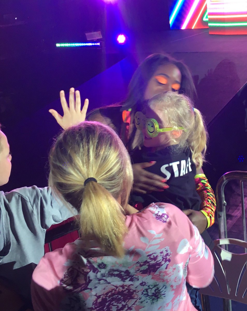 Jgarmon10's tweet photo. Thank you @NaomiWWE for helping make her night  #feelthe glow https://t.co/cCMiGHHSQP