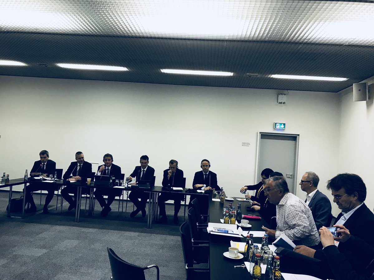 „Unternehmen benötigen Ökosysteme, Standards und eine Betrachtung der gesamten Wertschöpfungskette. Nur so können sie die digitale Transformation erfolgreich machen“ - <a href="/JanMrosik/">Jan Mrosik</a> beim Pressegespräch der <a href="/plattform_i40/">Plattform-I4.0</a> #hm18