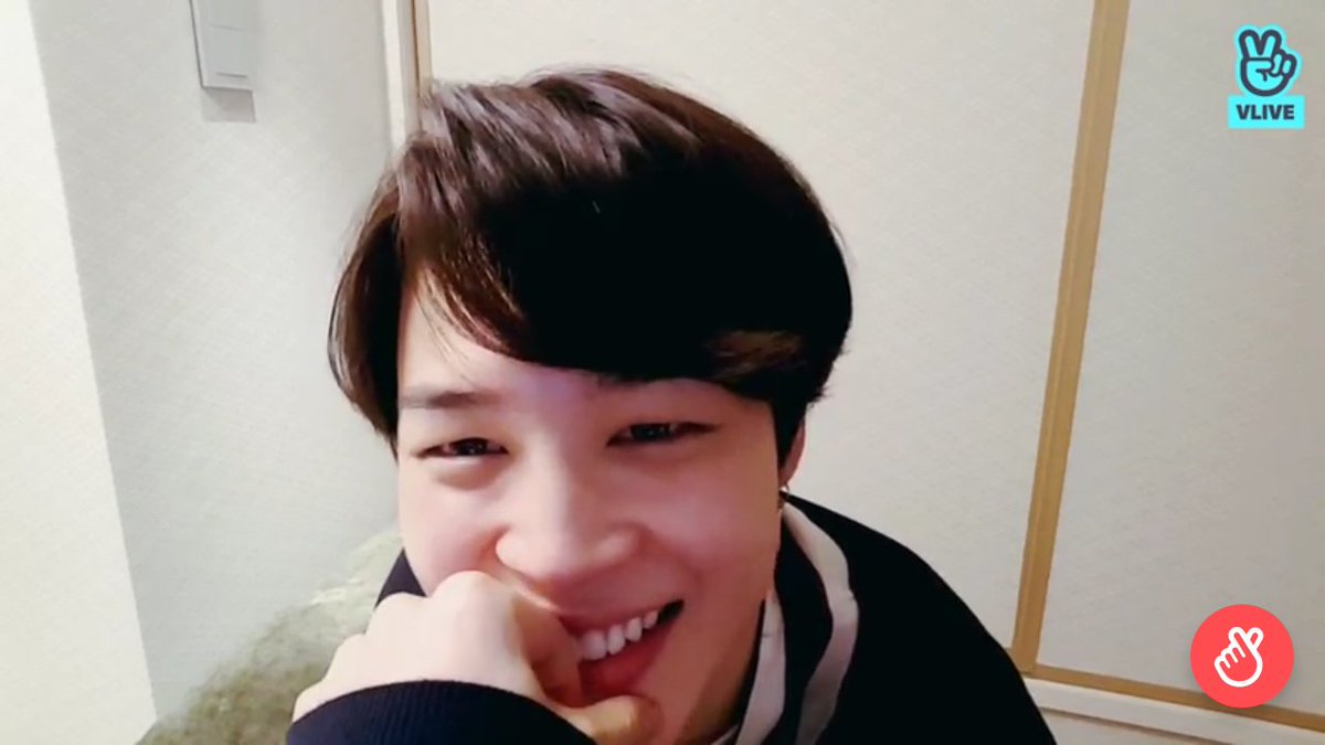 MissArmyPark's tweet photo. "Si pasas por un tiempo dificil, piensa en mi. Serás feliz si piensas en mi"

#JIMIN 💕 https://t.co/YEyvWyBa7H