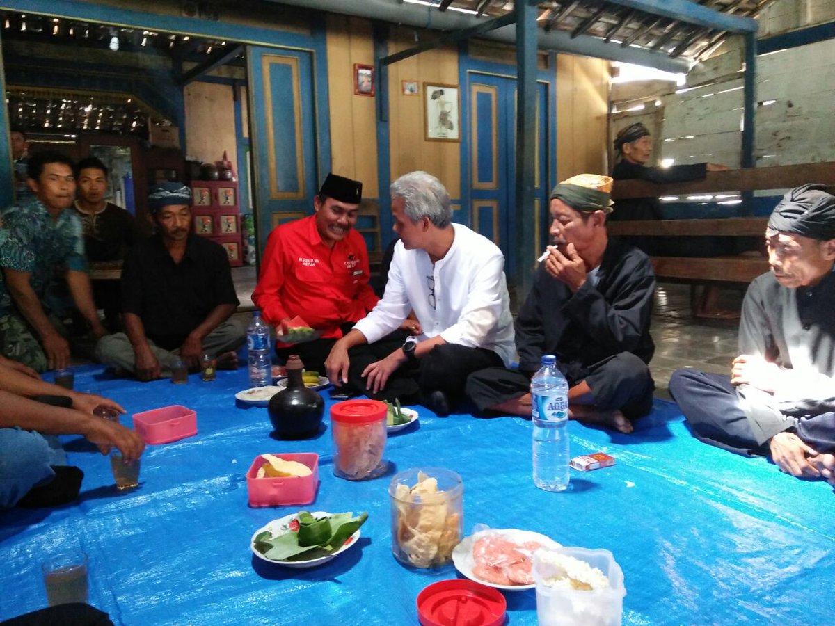 Pak <a href="/ganjarpranowo/">Ganjar Pranowo</a> siang ini silaturahmi ke sedulur SIKEP Karangtuban Kab. Blora
#infoblora 
#KandangBant3ng 
#GanjarYasinM3nang
#pilgubjateng2018 
#GanjarYasin 
#GubernurZamanNow 
#JatengM3tal 
#GanjarJatengSejahtera 
#PDIPerjuangan 
#bloragasspollremblong 
#bloratetep1