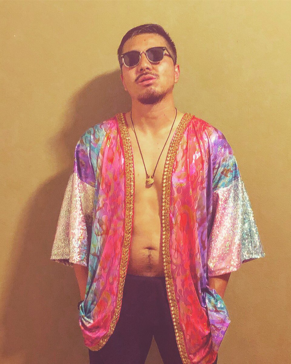 iammikedup's tweet image. LOOK AT ALL THEM COLORS
👘🐬🦐🍇🍟🌶🍄🔥🌝
[shoutout to @ravewithmigente // @esabelleeden for this fly ass festival jacket]
#RaveMiGente #FestivalJacket #TrippyAF #iHadToBeExtra #ImpromptuPhotoShoot