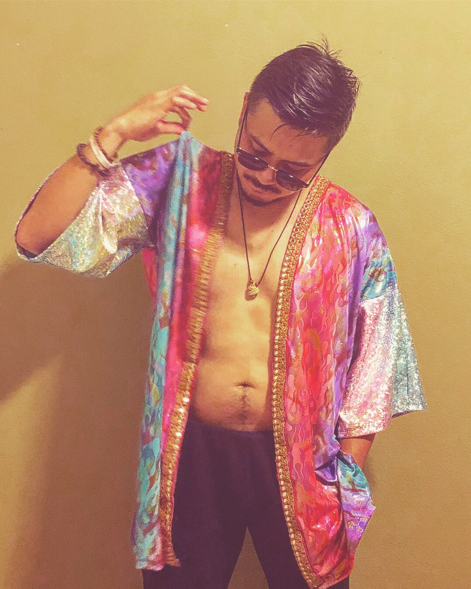 iammikedup's tweet image. LOOK AT ALL THEM COLORS
👘🐬🦐🍇🍟🌶🍄🔥🌝
[shoutout to @ravewithmigente // @esabelleeden for this fly ass festival jacket]
#RaveMiGente #FestivalJacket #TrippyAF #iHadToBeExtra #ImpromptuPhotoShoot