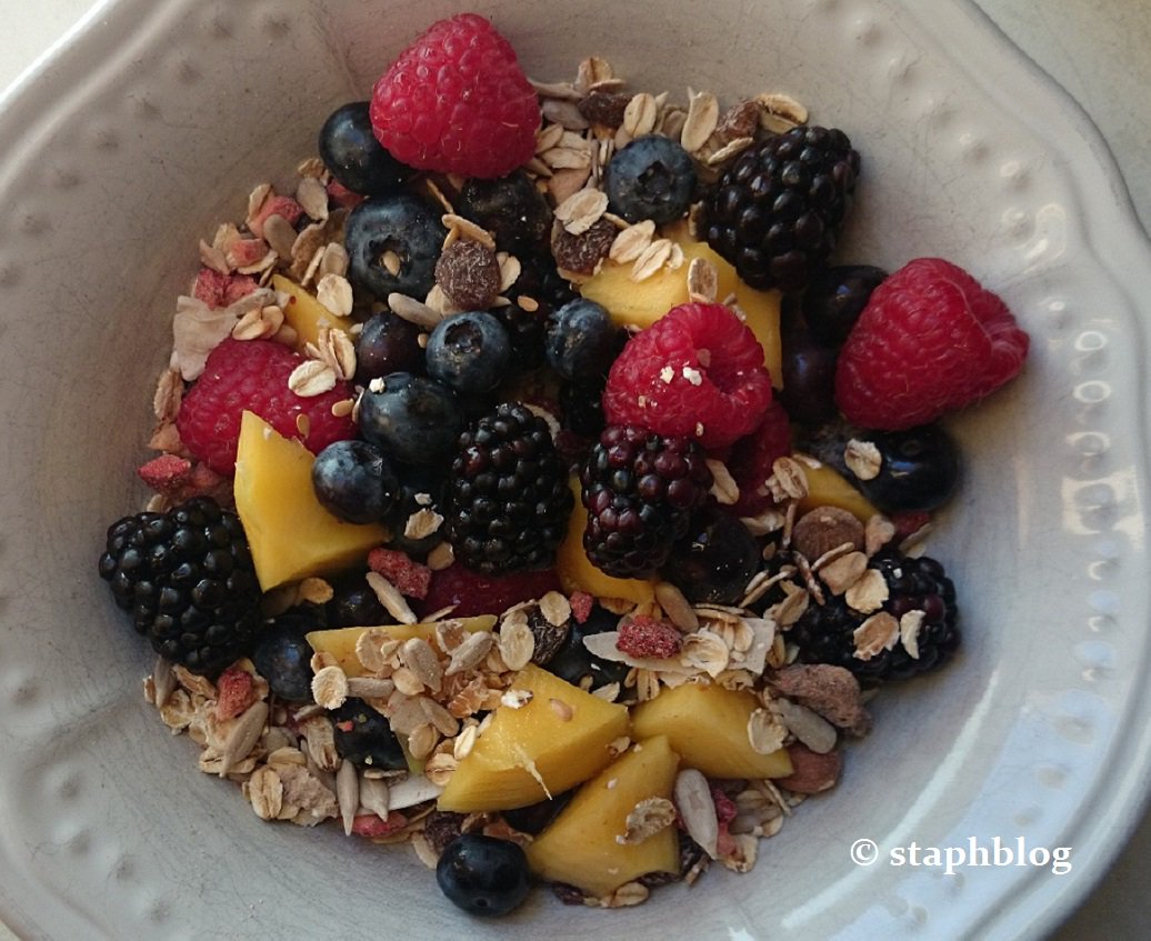 staphtraining's tweet photo. #TakeFive per day of #fruits + #vegetables  🍏🍓🍇🥑🥦🍠  

🌄Good morning, have a good #breakfast!

📑 https://t.co/Ld5RWnmANW … 
#GoVegan #veganfood #vegan #HealthyFood #ethics #staphblog https://t.co/9a9NNzRRpb