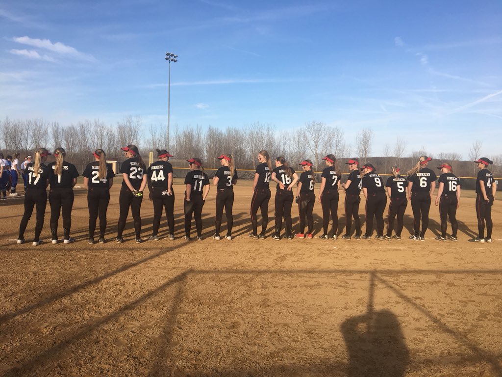 MikleshMichelle's tweet photo. Opponents on the field, yet all wore the same name on back of shirt💙 #XoutCancer #TeamHinrichStrong SPASH sweeps @ Watertown 10-0 and 7-1 #SPASHSKI❤️⚾️ https://t.co/Bv5pyb99A0