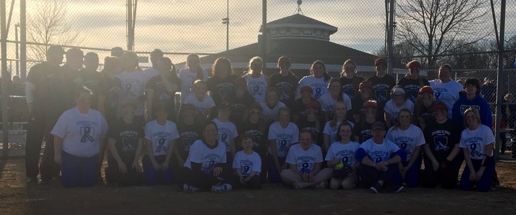 MikleshMichelle's tweet photo. Opponents on the field, yet all wore the same name on back of shirt💙 #XoutCancer #TeamHinrichStrong SPASH sweeps @ Watertown 10-0 and 7-1 #SPASHSKI❤️⚾️ https://t.co/Bv5pyb99A0