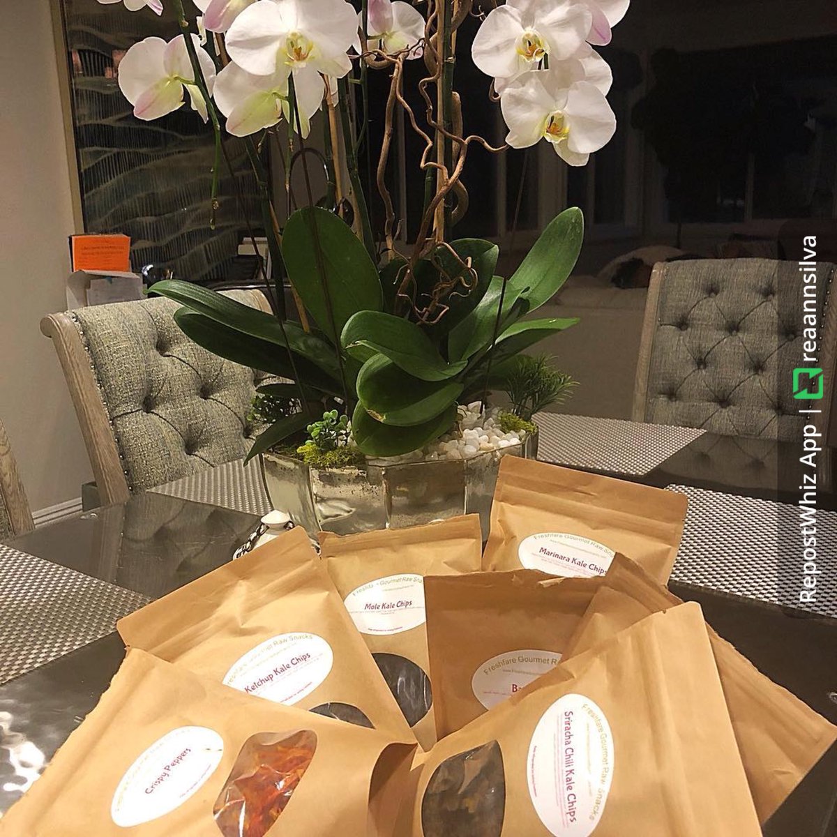 freshfaresnacks's tweet photo. Thank you for the love @reaannsilva @beautyblender I appreciate you. Repost via @reaannsilva - w/ @repostwhiz app:
Thank You @stacyebranche for our amazing Raw snacks❤️😍😘 These will be gone in a second! #rawsnacks #vegan #vegetariansnacks #healthychoices #healthysnacks https://t.co/duGIAFV61T