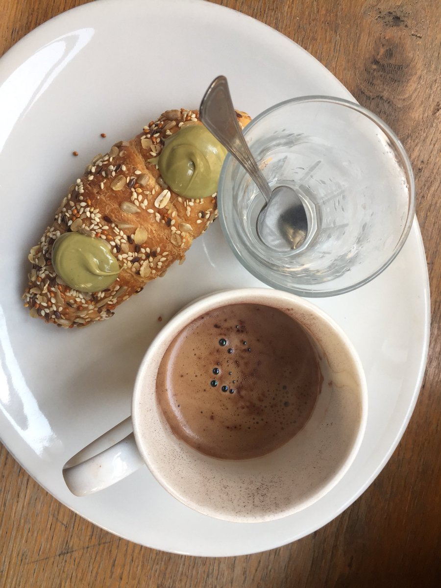 Co_in_Bo's tweet photo. BUONGIORNO! VI ASPETTIAMO CON LE NOSTRE BRIOCHES AL PISTACCHIO ☀️♥️
.
.
#goodmorning #goodmorningworld #brioches #breakfast #colazioneitaliana #colazione #comfortfood https://t.co/q3pjuf7LaE