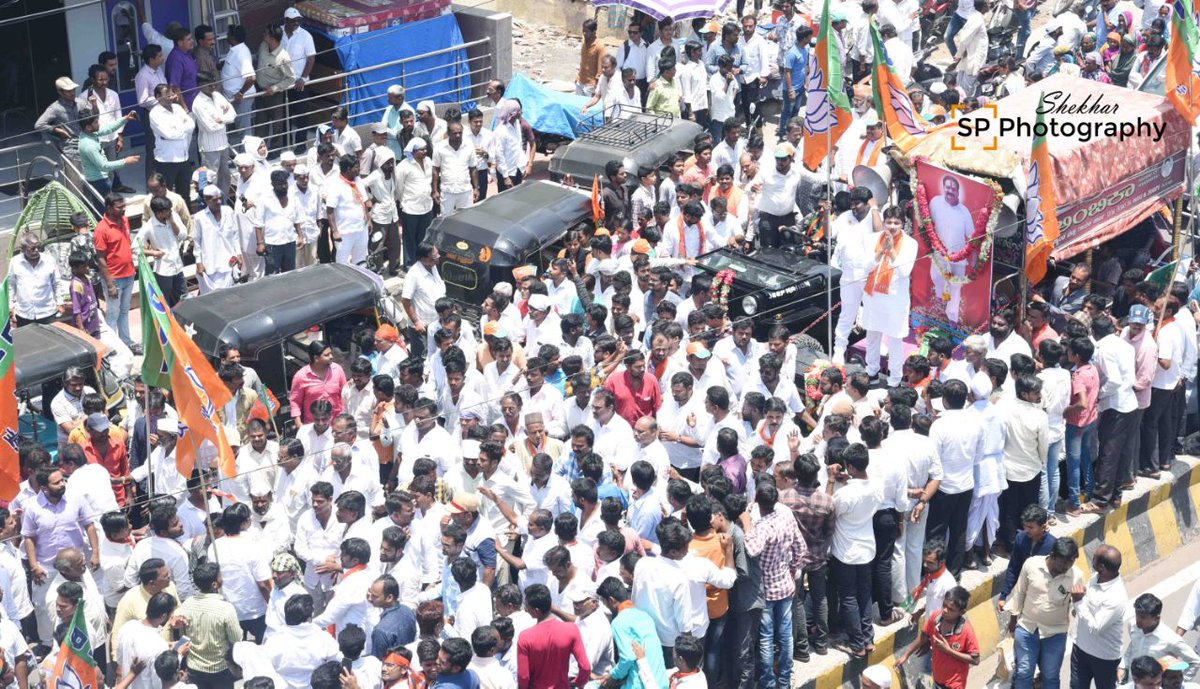 PatilAstagi's tweet photo. ನಮ್ಮ ನಿಮ್ಮೆಲ್ಲರ ಜನಪ್ರಿಯ ಶಾಸಕರಾದ @AppugoudaPatil ಕಲಬುರ್ಗಿ ದಕ್ಷಿಣ ಮತಕ್ಷೇತ್ರದ ನಾಮಪತ್ರ ಸಲ್ಲಿಸಿದ ಸಂದರ್ಭ https://t.co/MEkSPOYRpb