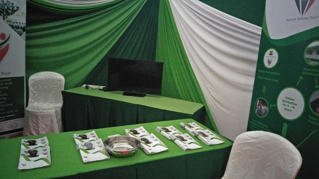 EuniceWanjiku1's tweet photo. @kenyavaluesT  All set to speak values at the #DevCon2018 patiently waiting to be connected to power. https://t.co/jjwtliGlWT
