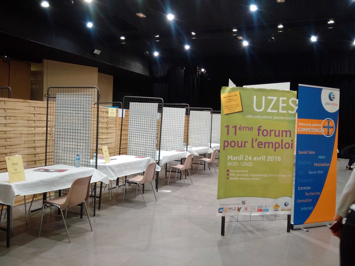 pycatherine's tweet photo. #Forum d Uzès derniers préparatifs. Ouverture dans 30 min ! https://t.co/kU7cq0PPPk