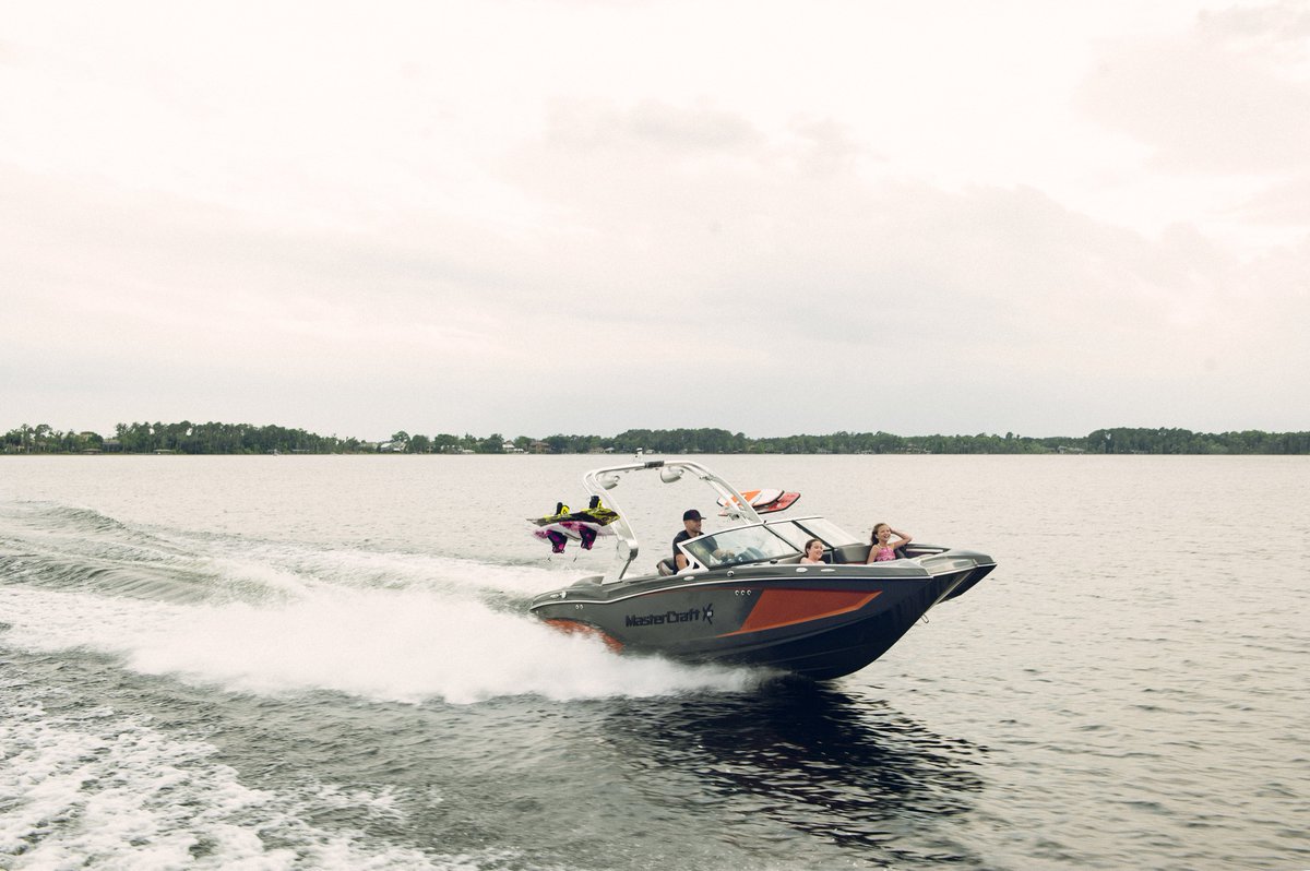 Want to go fast? Choose MasterCraft
For more information click on the link below
jalbootmarine.ae/brands/masterc… or call +971 4 295 9194

#mastercraft2018
#mastercraftuae
#jalbootmarineservices
#uaeboatlife
