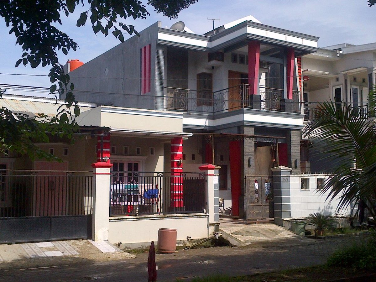 suldgkulle's tweet photo. Jual Rumah siapa tau ada yang minat silahkan DM KOMP Puri Pattene Sudiang Samping Tol @SupirPete2 @Daeng_Info @agakarebaa @jalanankota @RedGank_PSM https://t.co/U5uJGNso4m