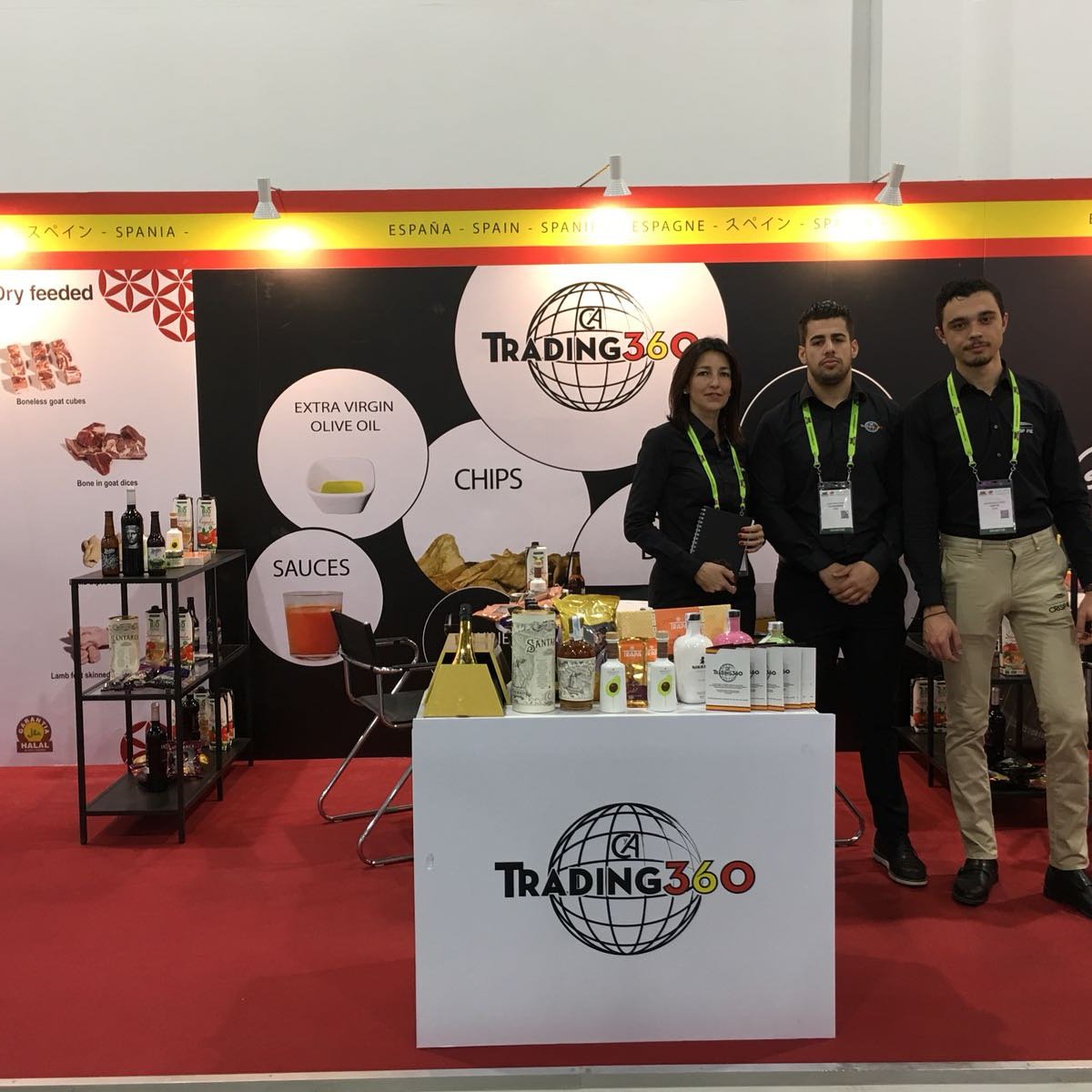 CyAMarkeTeam's tweet photo. Primer día en #foodasia listos para dar a conocer los productos españoles que representamos en @CyATrading360 #asia #export #Trading #Singapur https://t.co/KEwoEXRgqg