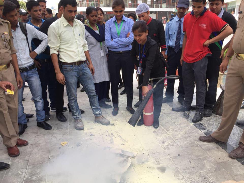 IHC_GZB's tweet photo. Fire Training Session has been conducted today at Indirapuram Habitat Centre in association with Fire Department. https://t.co/wrxcXZGx2H