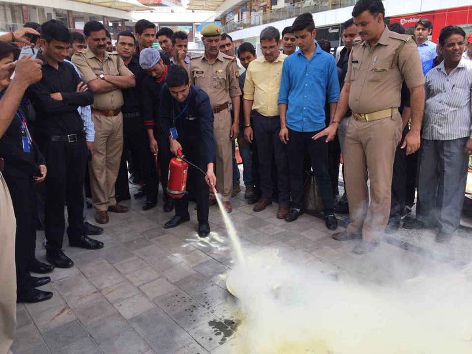 IHC_GZB's tweet photo. Fire Training Session has been conducted today at Indirapuram Habitat Centre in association with Fire Department. https://t.co/wrxcXZGx2H