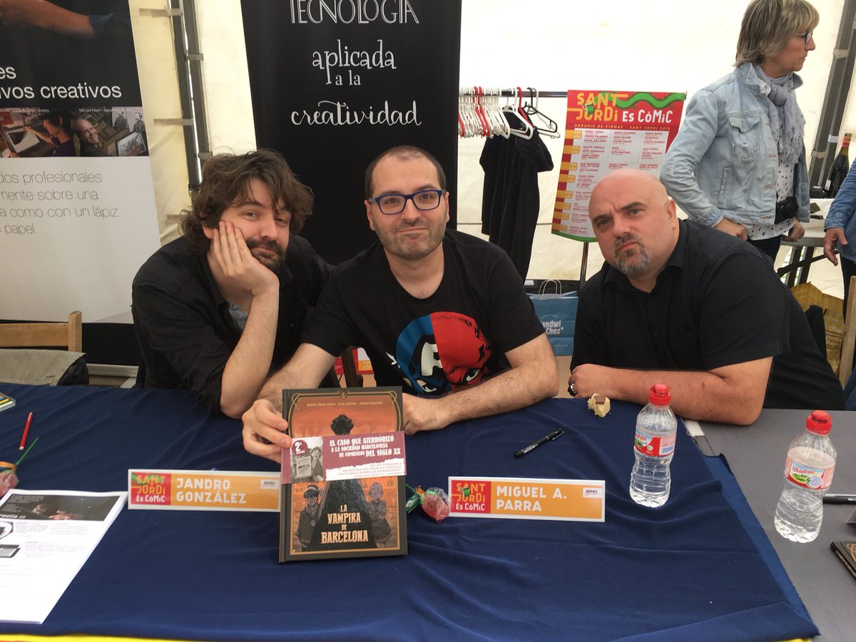 Darthparra's tweet photo. Firmas de Sant Jordi en el stand de Norma con @ivoromane y @jandrogmr #lavampiradebarcelona #elcomic #santjordi2018 https://t.co/PEh5zTBXfr