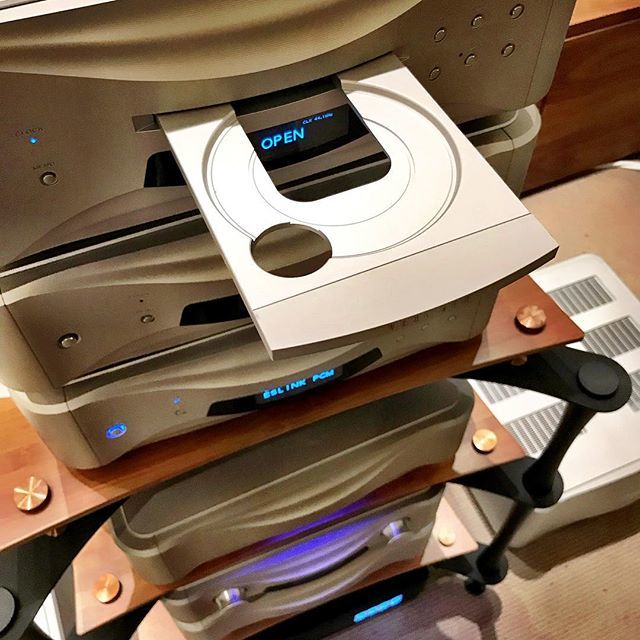 AudioVenue's tweet photo. The finest CD mechanisms available.. #hifi #music #sound #hiendaudio #esoteric #esotericcd #cdplayer #esoterichifi #exotichifi #grandioso #esotericaudio #sacd #p01 #d01 #madeinjapan #referenceaudio #ultrahighend #luxuryhifi #quadraspire #qref #hifistand … https://t.co/BV4erFjeDi https://t.co/gCf845jHqk