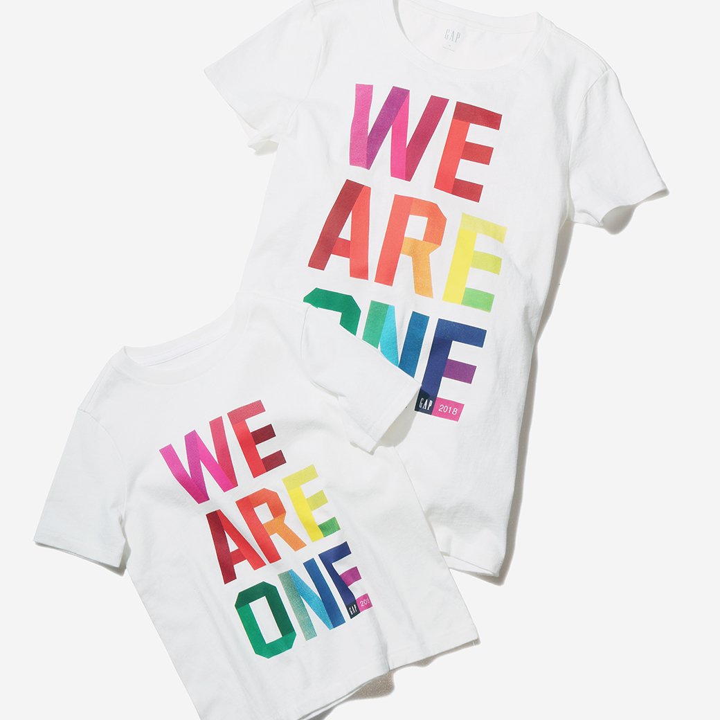 Gap_JP's tweet photo. 【#RainbowGap】今年は、LGBTIコミュニティ支援の活動の一環として“WE ARE ONE”とレインボーでデザインされたプライドTシャツを、全国Gapストアで4/24(火)から発売!
また、今年も東京レインボープライドにブース出展、パレードに参加します。詳しくはこちら https://t.co/dqRREyt7uY #WearYourPride https://t.co/dfAwPGcGFe