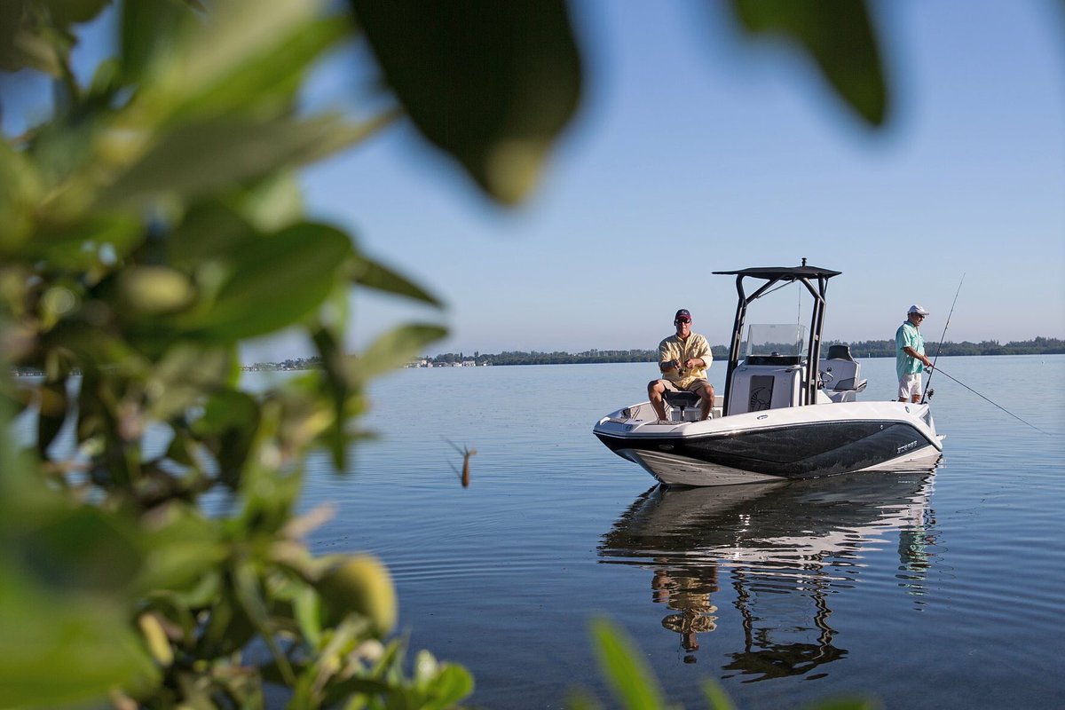 #ScarabAdvantage: The low draft of your boat allows you to navigate shallow spots those other guys can't get to. 🎣

📞Call our office 01476 978137 or visit our website for more information 

h2oleisuregroup.com