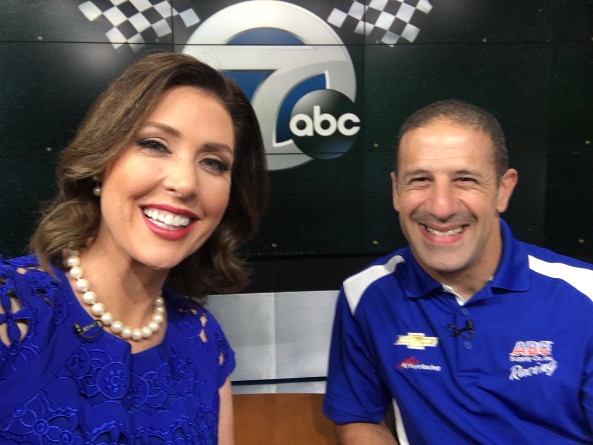 wxyzalicia's tweet photo. Great having IndyCar racer @TonyKanaan visit @wxyzdetroit today! You can get @detroitgp tickets now. 🏎🏁🎉 https://t.co/LiR17xPmZi
