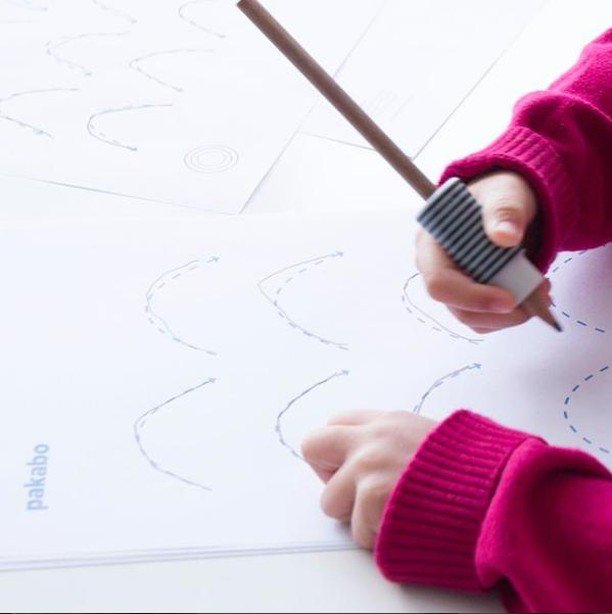 KerrificOnline's tweet photo. RT @PlayPAKABO: Cursive or Print? Children still learn cursive but most parents do not use it. Check out our new blog post #handwriting #pincergrip #cursive #pakabo #edtech #technology #education #parenting https://t.co/6CSWbdeysG https://t.co/9qATTeugDX