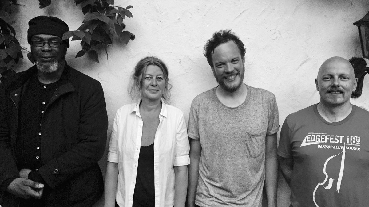 Lovely review (and beautiful photograph) of Lotte Anker / Pat Thomas / <a href="/h_flaten/">Ingebrigt H. Flaten</a> / <a href="/stxleliavik/">Ståle Liavik Solberg</a> aftenposten.no/kultur/i/gPOQP…