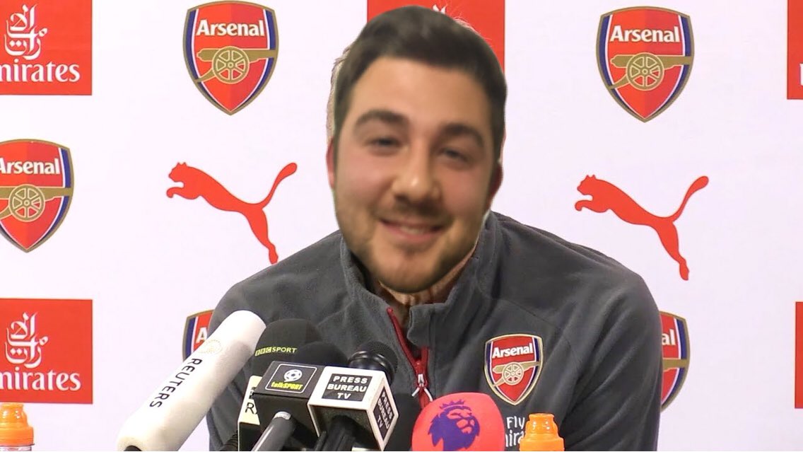Singerismental's tweet image. Heard arsenal are looking for a new manager, what do we think guys??? #wengerout #singerin