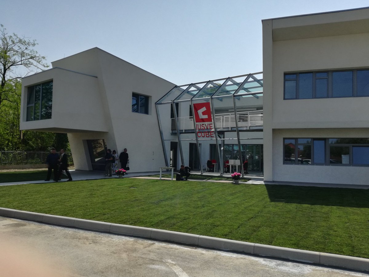 buratto_alberto's tweet photo. Pronti per la nuova sfida @IUS_VE #iusve #IUSVECube https://t.co/R3u4M7aFEQ