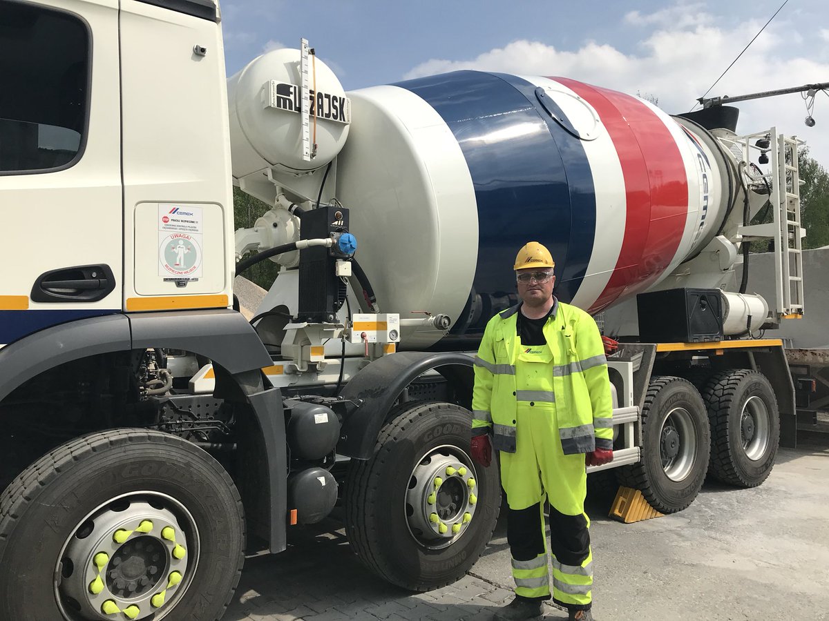 Striving for Zero4Life....what a pleasure to observe our driver wash his truck with such pride at the Siemianowice RM Plant...proud to work for CEMEX Polska.