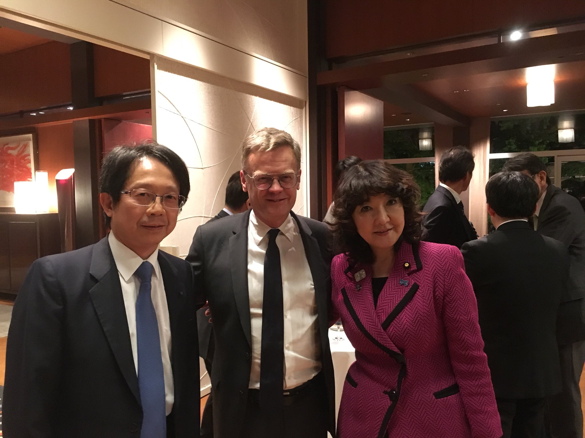 フランス大使館 En Twitter フランス国立行政学院 Ena 国際関係局長ピエール テナール氏の来日を機に 日仏のena卒業生が昨日 フランス大使公邸で交流しました 日本人ena卒業生は日仏の友情の立役者です Ena Fr T Co P7psm7cmbr