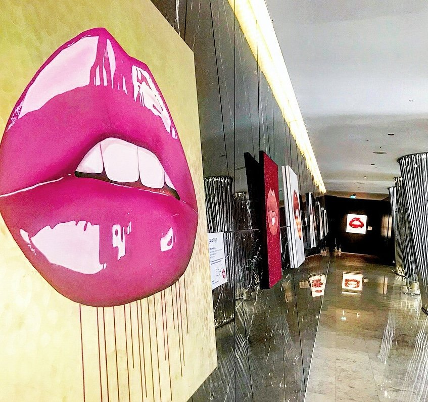 Last week to catch my solo exhibition @melondonhotel ⚡💋💋💋💋💋💋💋
#london #exhibition #melondon #melondonhotel #lips #hotellondon #londoner